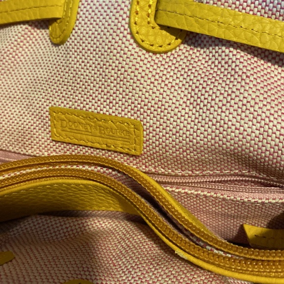 Beautiful leather, yellow Dooney and Bourke shoulder bag - Picture 5 of 6